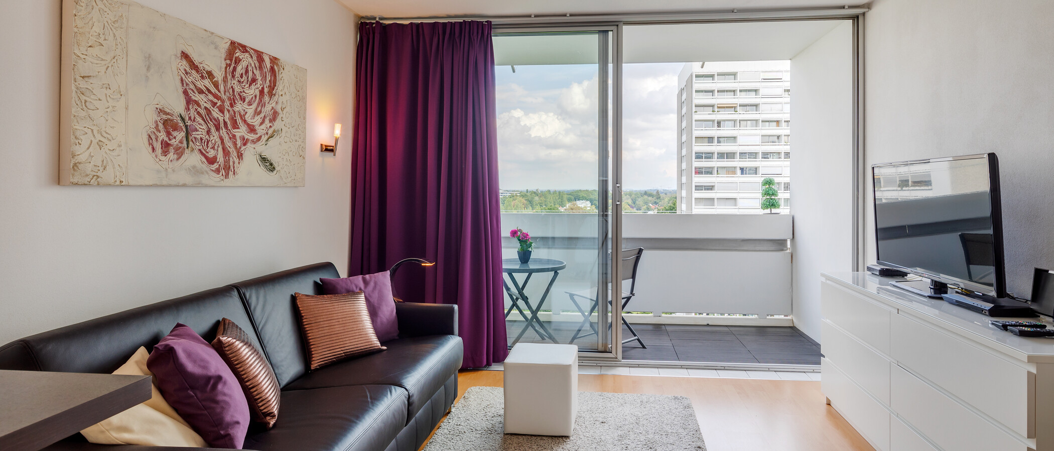 Apartment München Arabellapark 02 Wohnbereich 7848