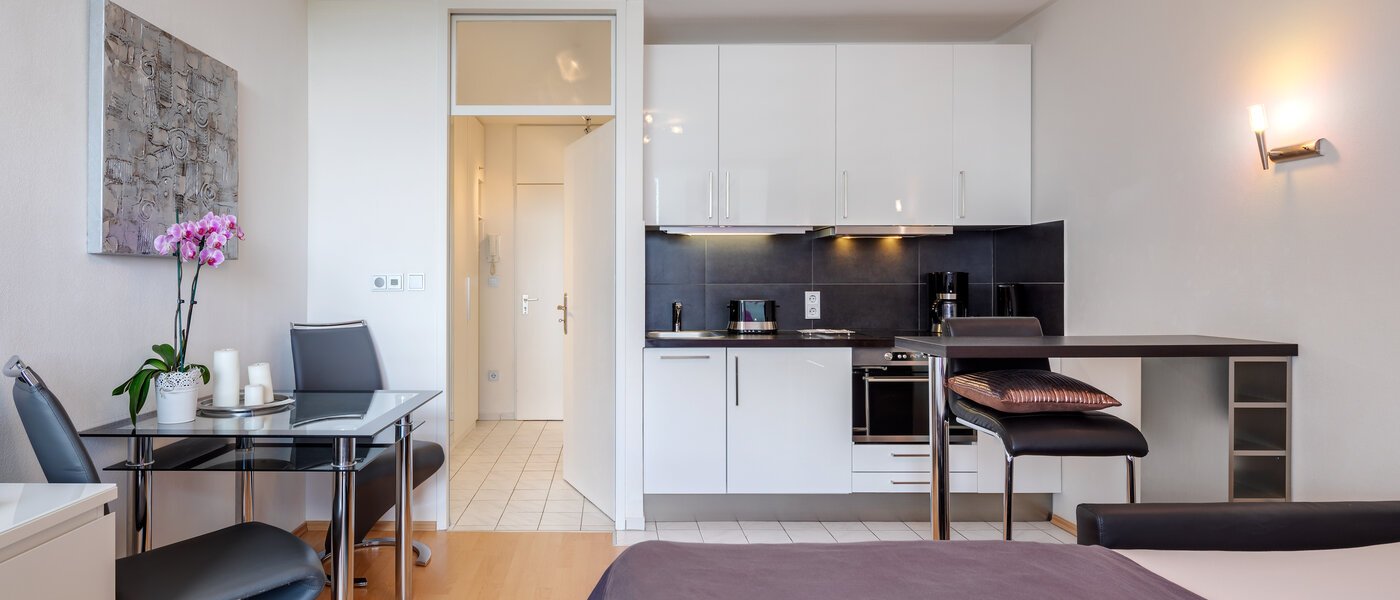 Apartment München Arabellapark 04 Wohnbereich 7848