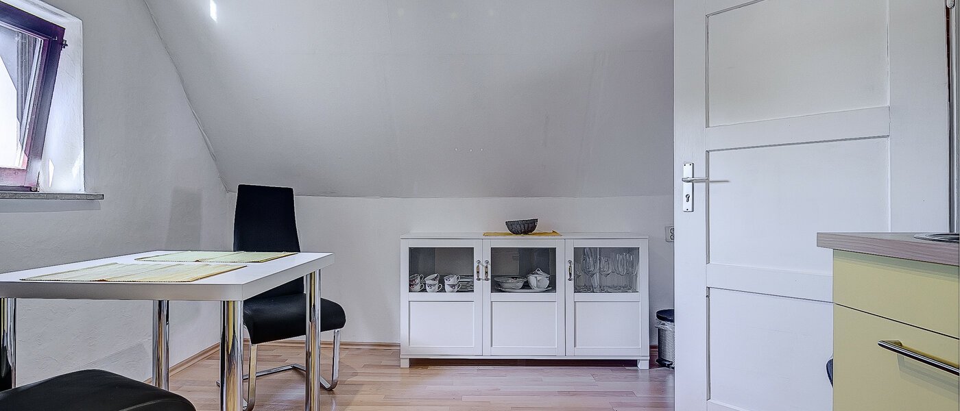 Dachgeschosswohnung München Untermenzing 04 Küche 7937