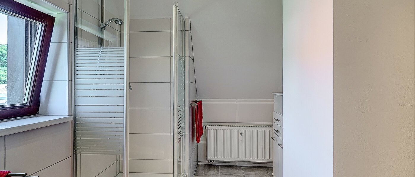 Dachgeschosswohnung München Untermenzing 01 Badezimmer 7937