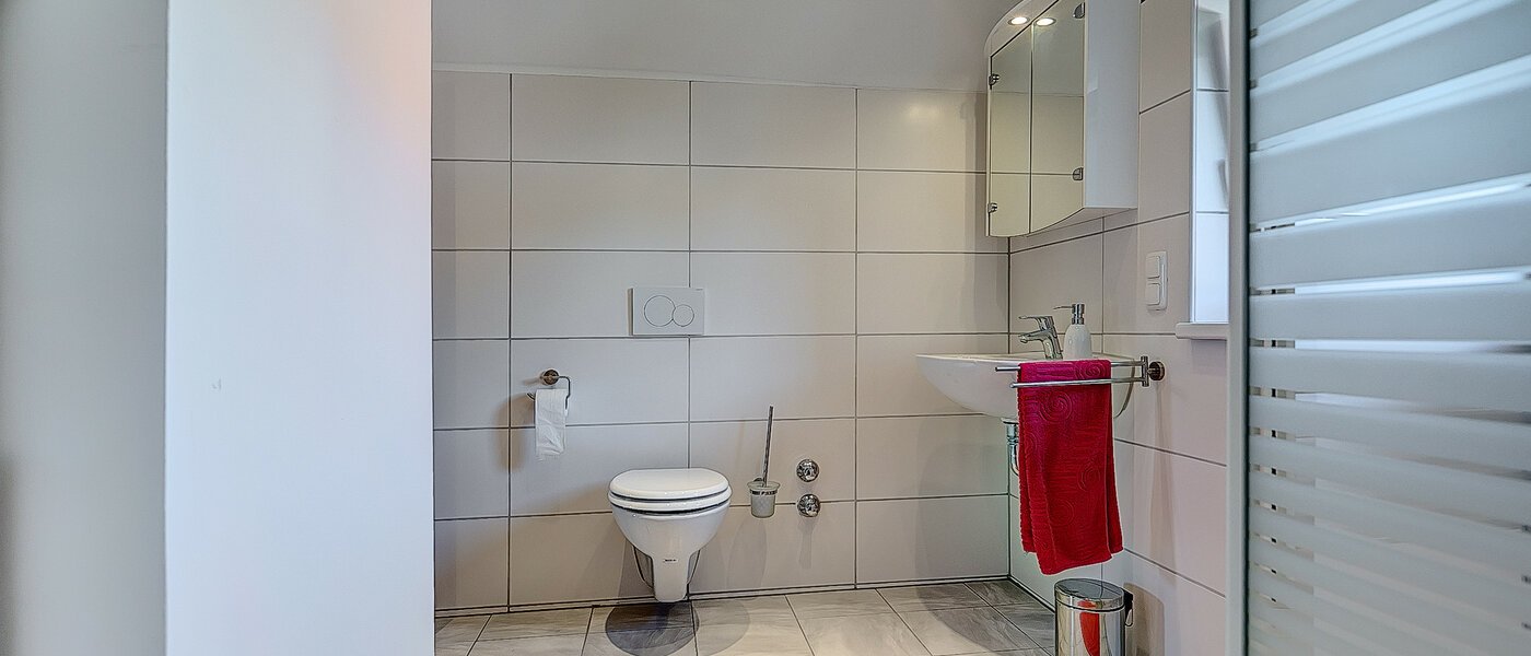 Dachgeschosswohnung München Untermenzing 03 Badezimmer 7937