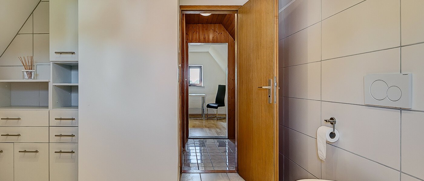 Dachgeschosswohnung München Untermenzing 04 Badezimmer 7937