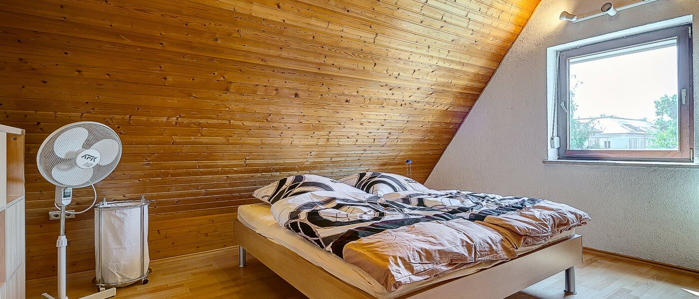 Dachgeschosswohnung München Untermenzing 01 Schlafen 7937