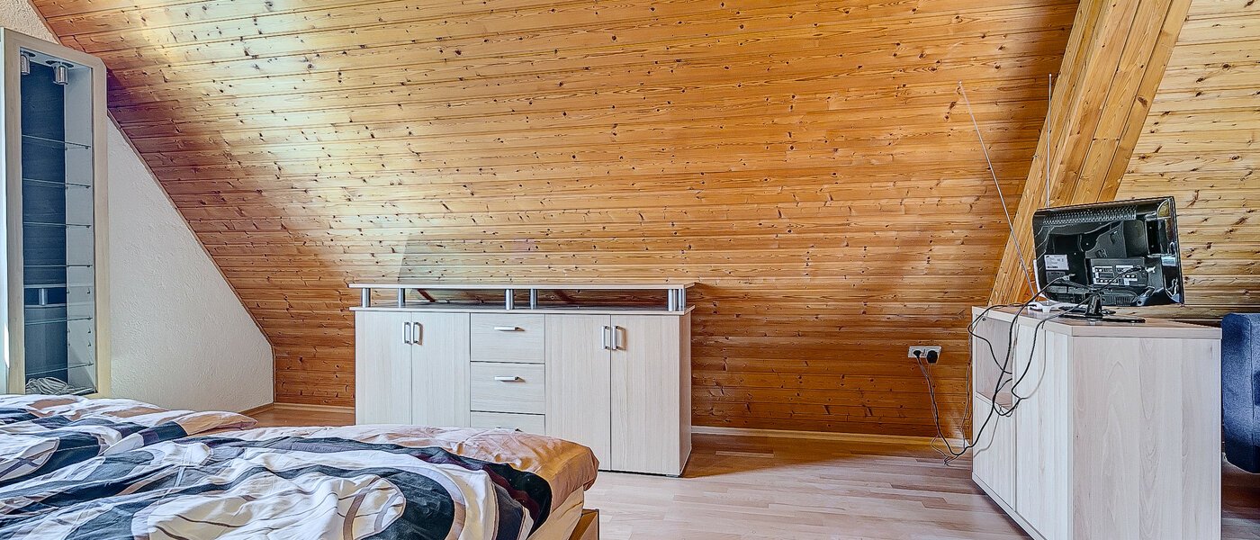 Dachgeschosswohnung München Untermenzing 03 Schlafen 7937