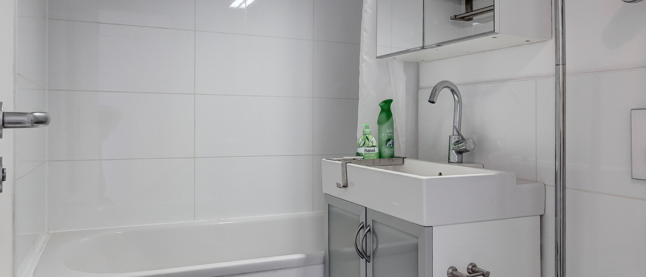 Wohnung München Schwabing-Nord (zw. Leopoldstraße & Englischen Garten) 01 Badezimmer 8015