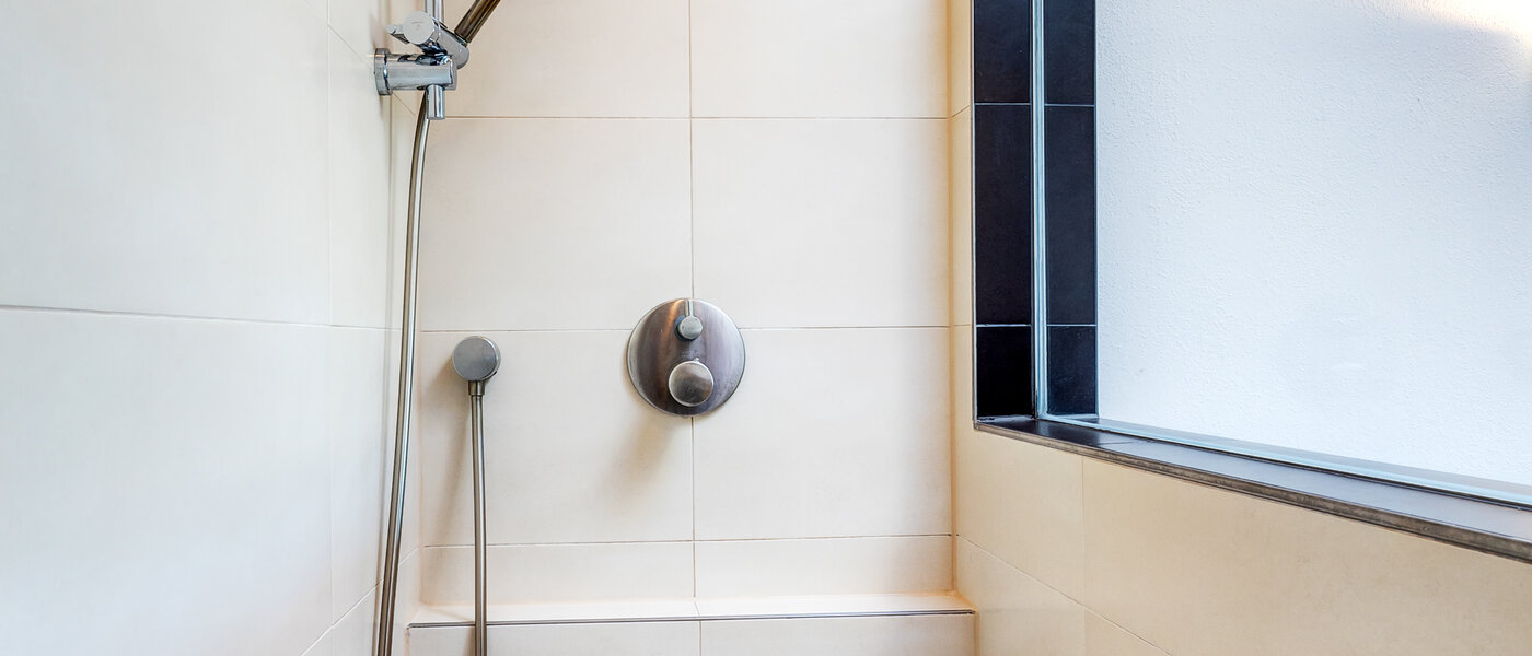 Dachgeschosswohnung München Menterschwaige 03 Badezimmer 8181