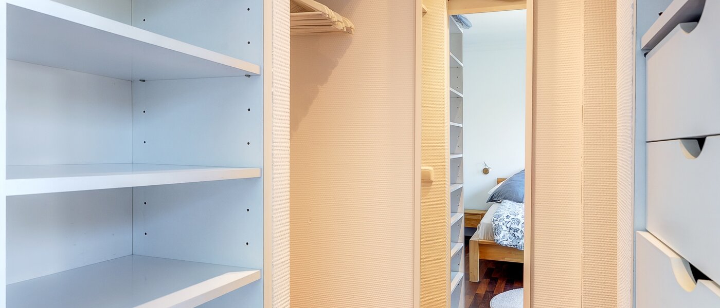 Dachgeschosswohnung München Menterschwaige 01 Begehbarer Schrank 8181