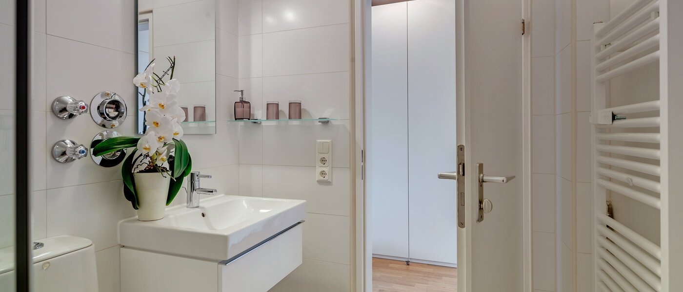 Dachgeschosswohnung München Solln 02 Badezimmer 8282