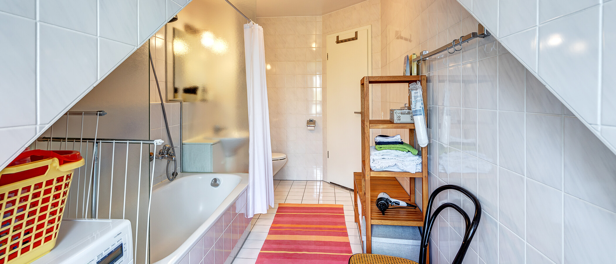Dachgeschosswohnung München Denning 02 Badezimmer 8585