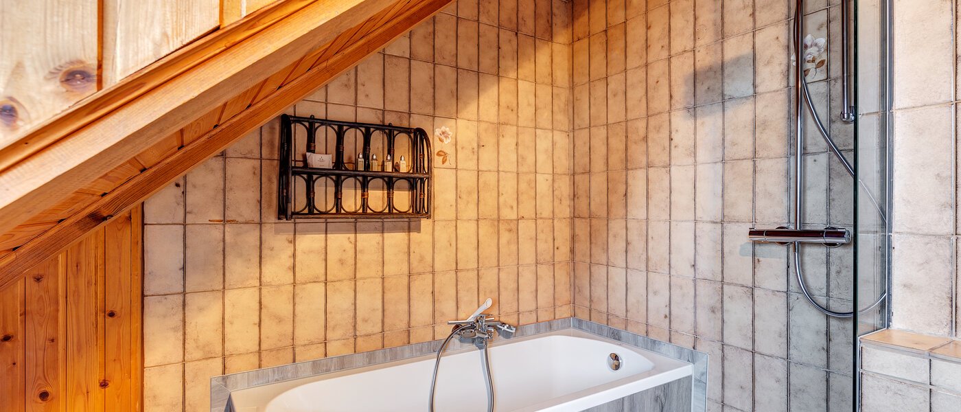 Dachgeschosswohnung München Berg am Laim 02 Badezimmer 8602