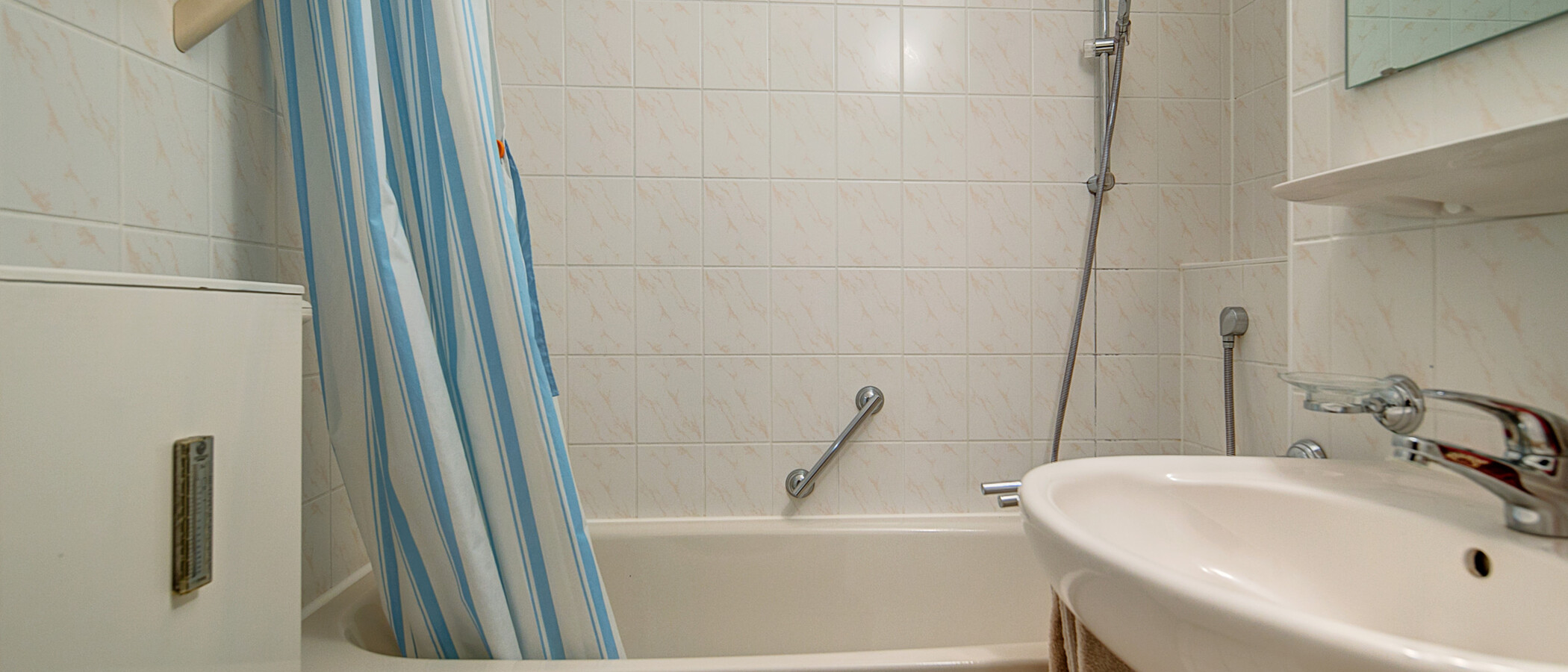 Dachgeschosswohnung München Moosach 02 Badezimmer 8631