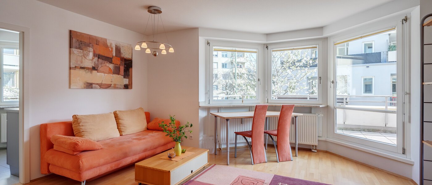 Wohnung München Neuhausen 01 Wohnzimmer 8994