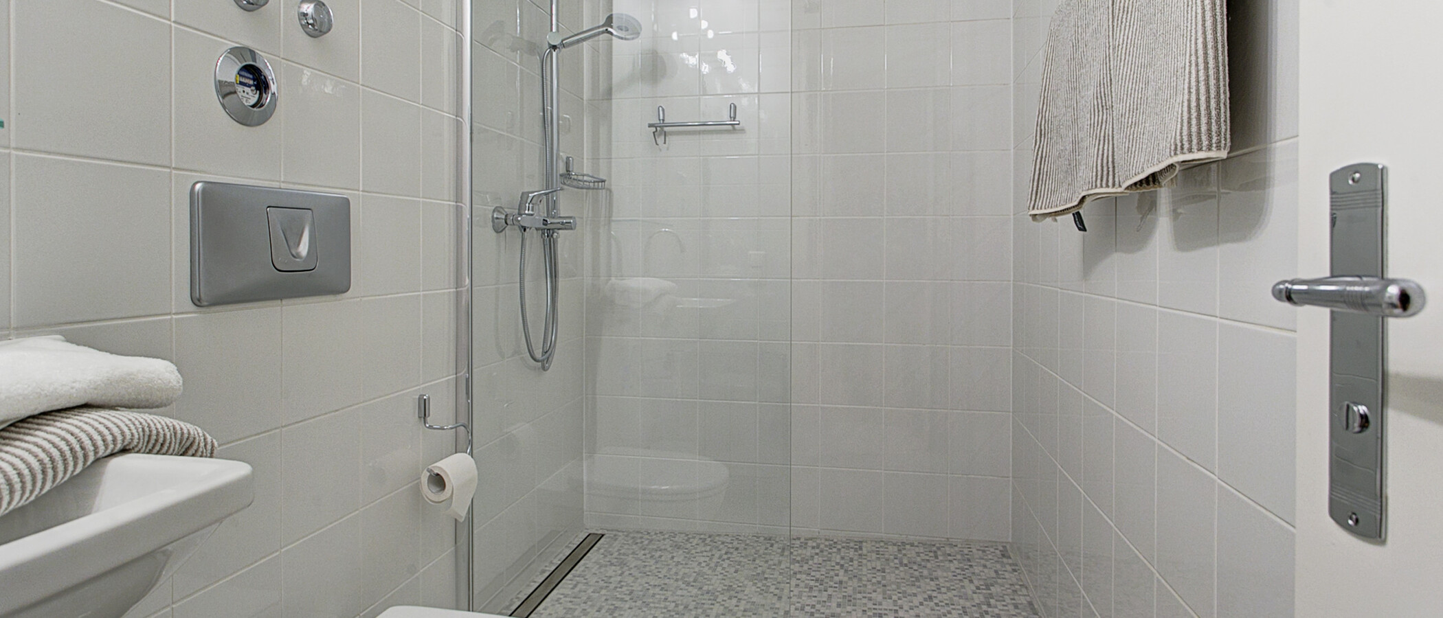 Dachterrassenwohnung München Arabellapark 01 2. Badezimmer 9024