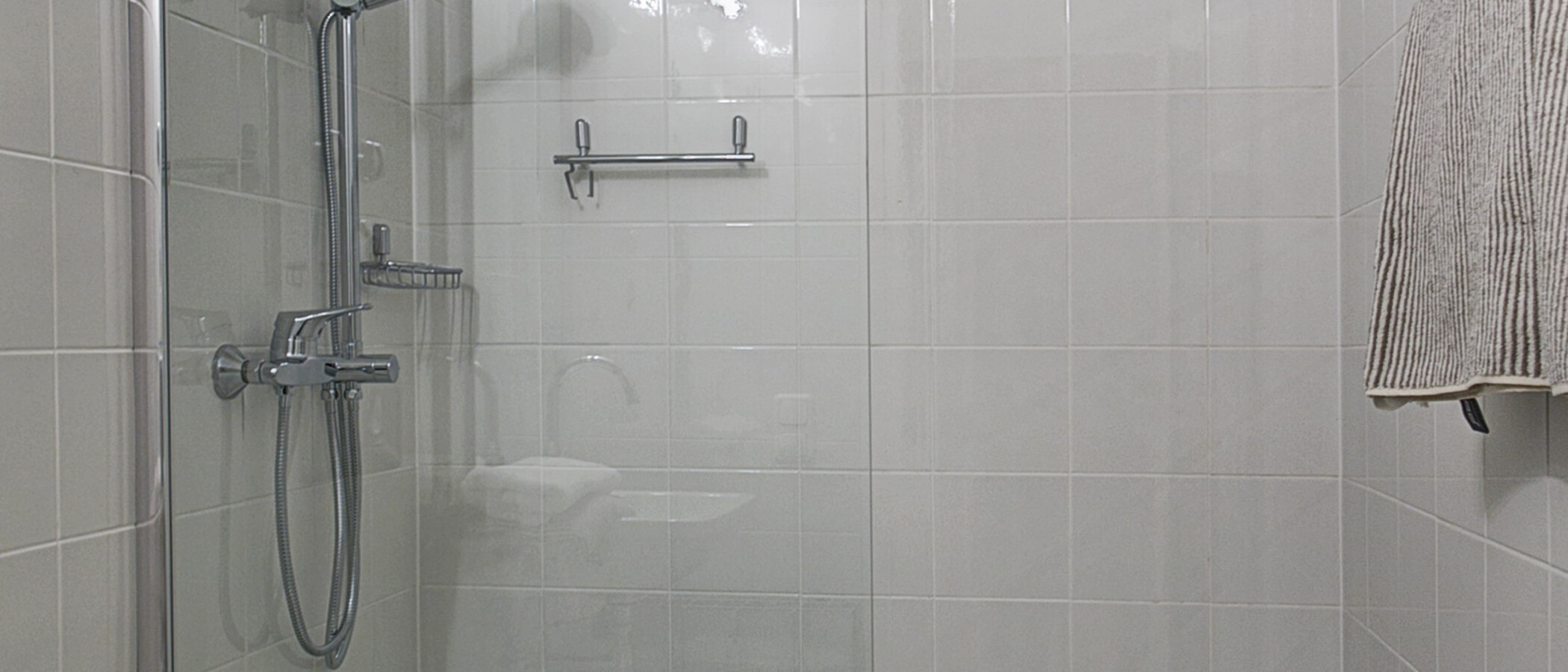 Dachterrassenwohnung München Arabellapark 05 2. Badezimmer 9024