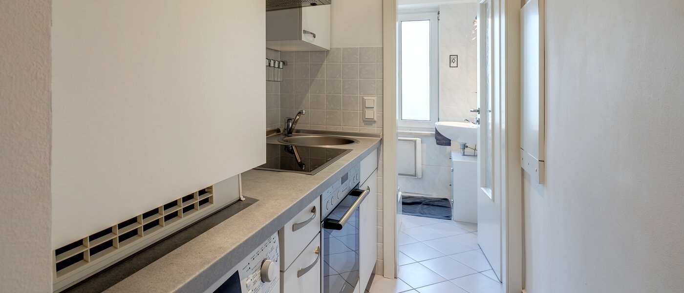 Wohnung München Schwabing-Nord (zw. Leopoldstraße & Englischen Garten) 02 Küche 9063