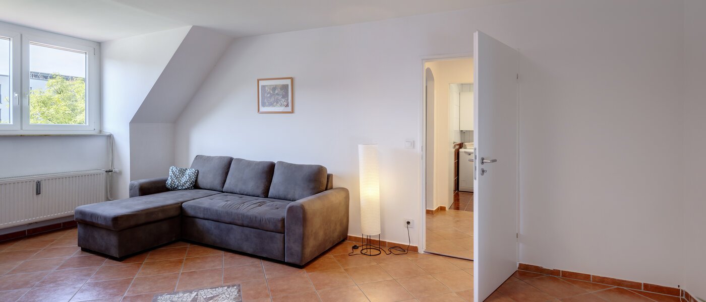 Dachgeschosswohnung München Trudering 02 Wohnzimmer 9072