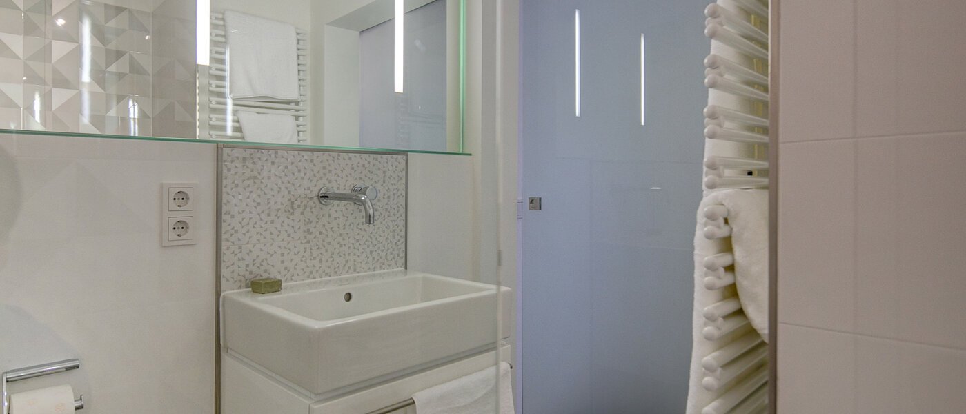 Apartment München Schwabing-Nord (zw. Leopoldstraße & Englischen Garten) 04 Badezimmer 9075