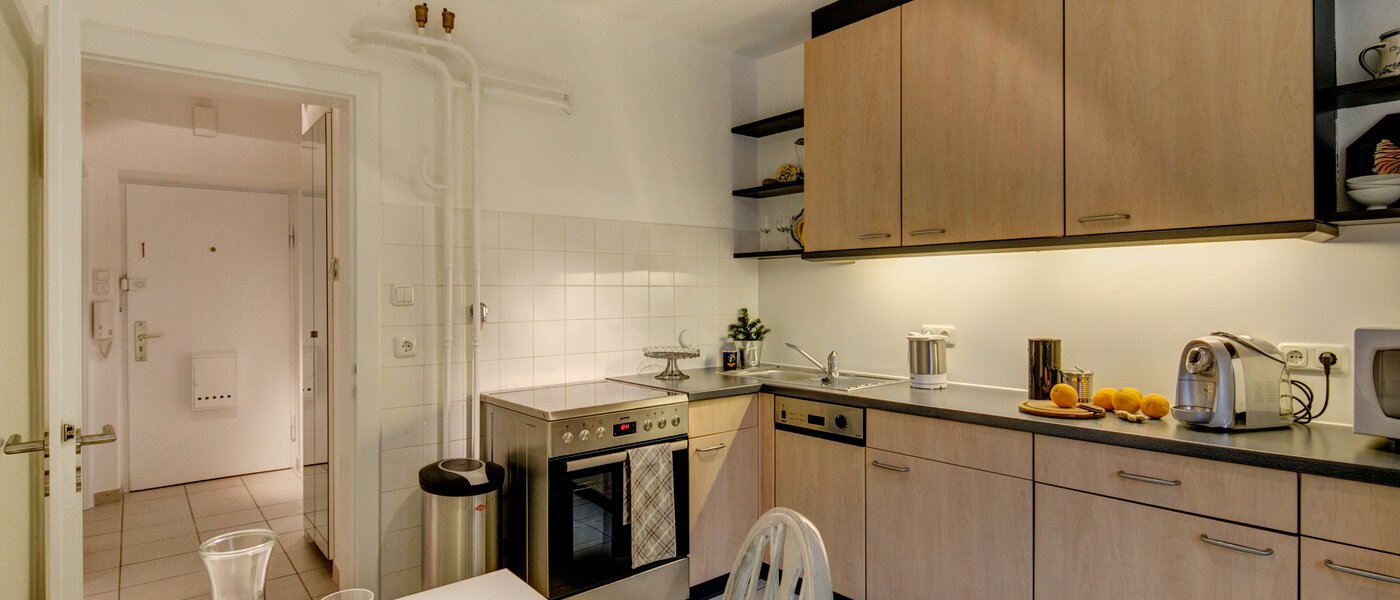 Wohnung München Schwabing (links der Leopoldstraße) 01 Küche 9173