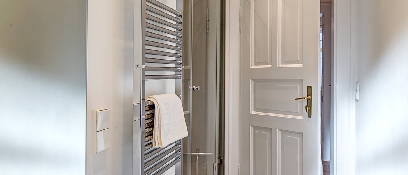 Wohnung München Maxvorstadt - Rund um den Josephplatz 01 2. Badezimmer 926