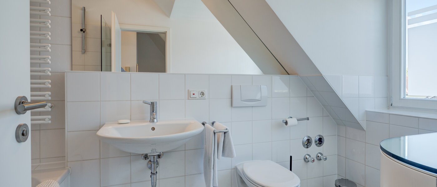 Dachterrassenwohnung München Bogenhausen 01 Badezimmer 9274