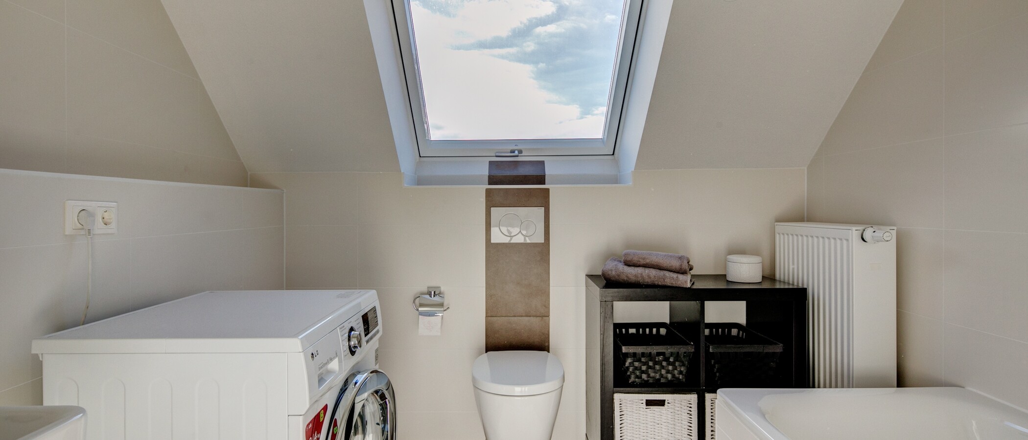 Dachgeschosswohnung München Obermenzing 02 Badezimmer 9287