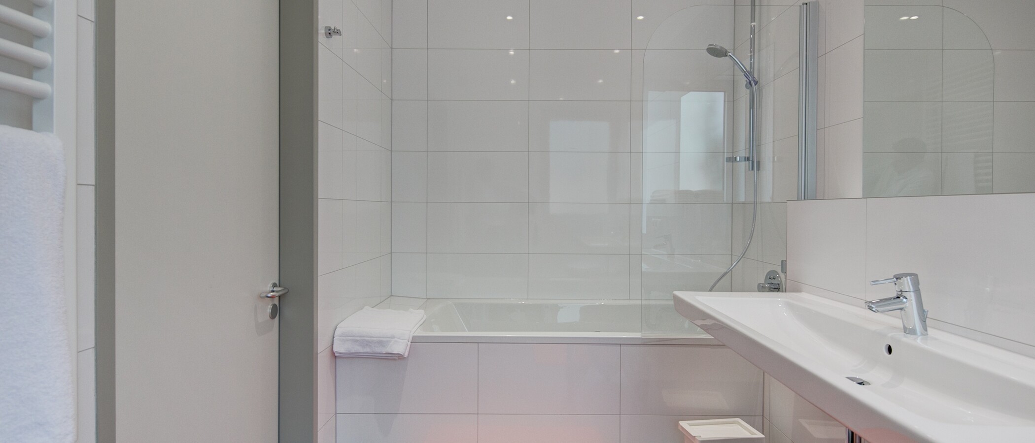 Wohnung Ismaning 01 Badezimmer 9326