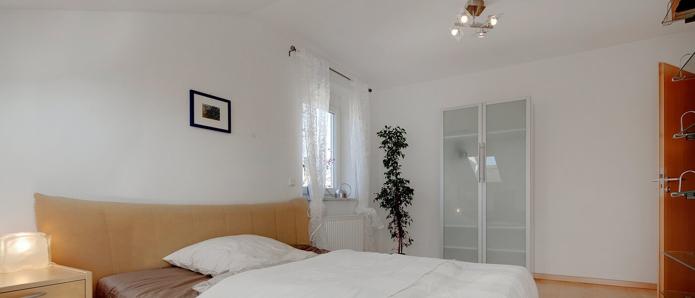 Dachgeschosswohnung München Feldmoching 01 Schlafen 9344