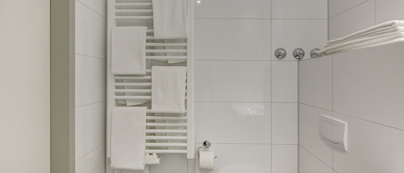 Wohnung Ismaning 04 Badezimmer 9506