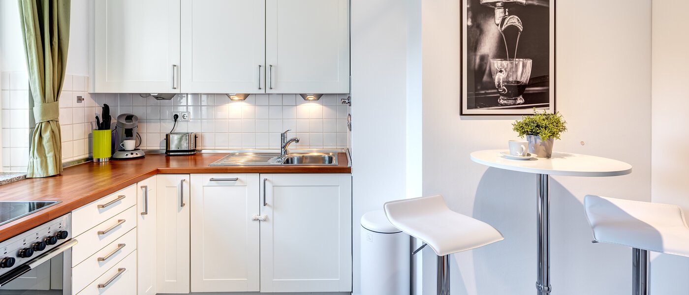 Wohnung München Schwabing-Nord (zw. Leopoldstraße & Englischen Garten) 02 Küche 9573