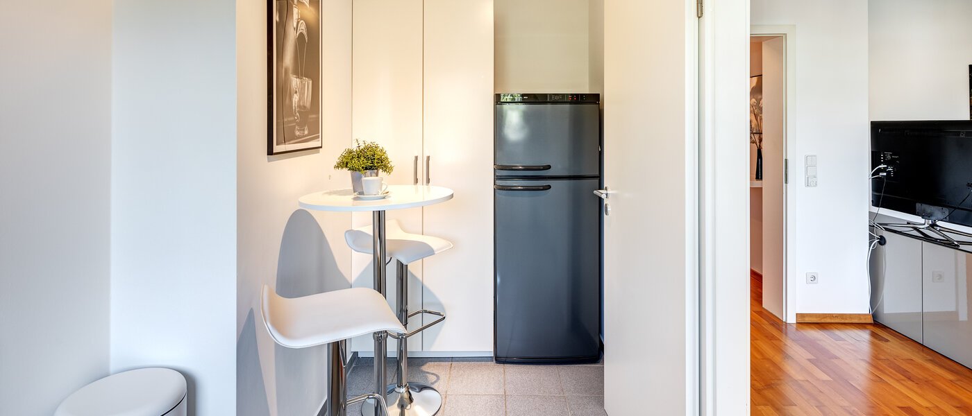 Wohnung München Schwabing-Nord (zw. Leopoldstraße & Englischen Garten) 03 Küche 9573