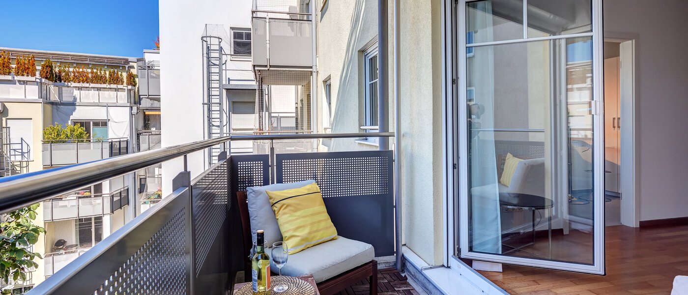 Wohnung München Schwabing-Nord (zw. Leopoldstraße & Englischen Garten) 01 Balkon 9573