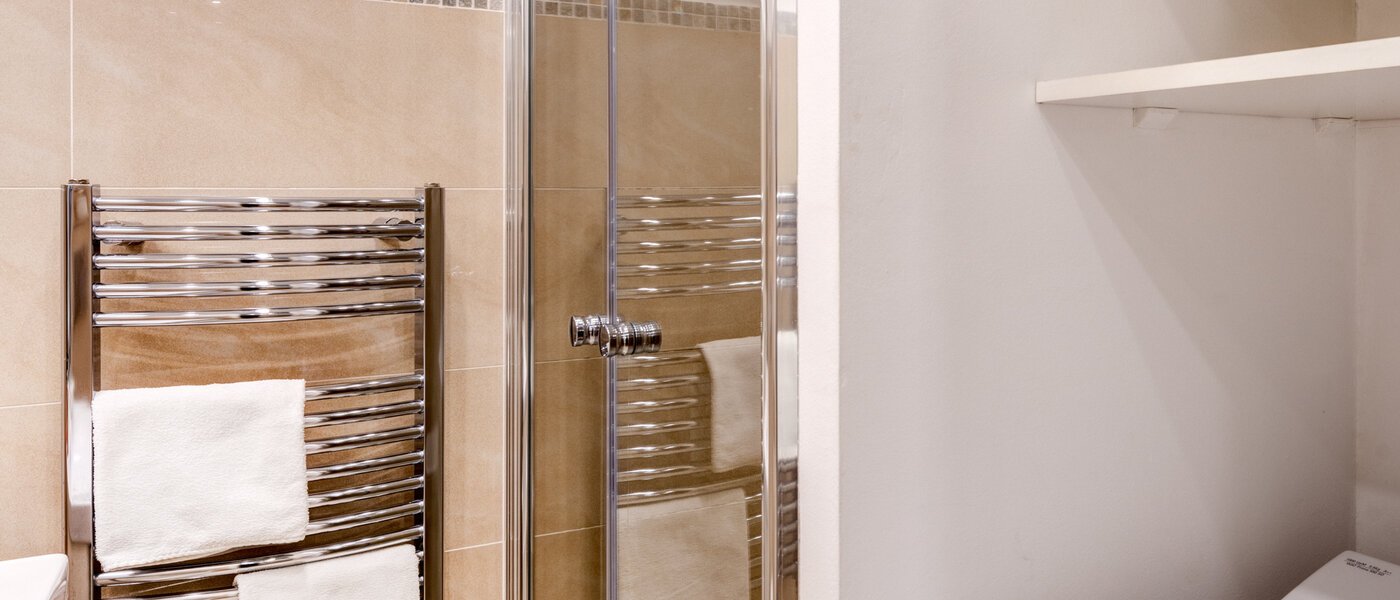 Apartment München Neuhausen 03 Badezimmer 9615