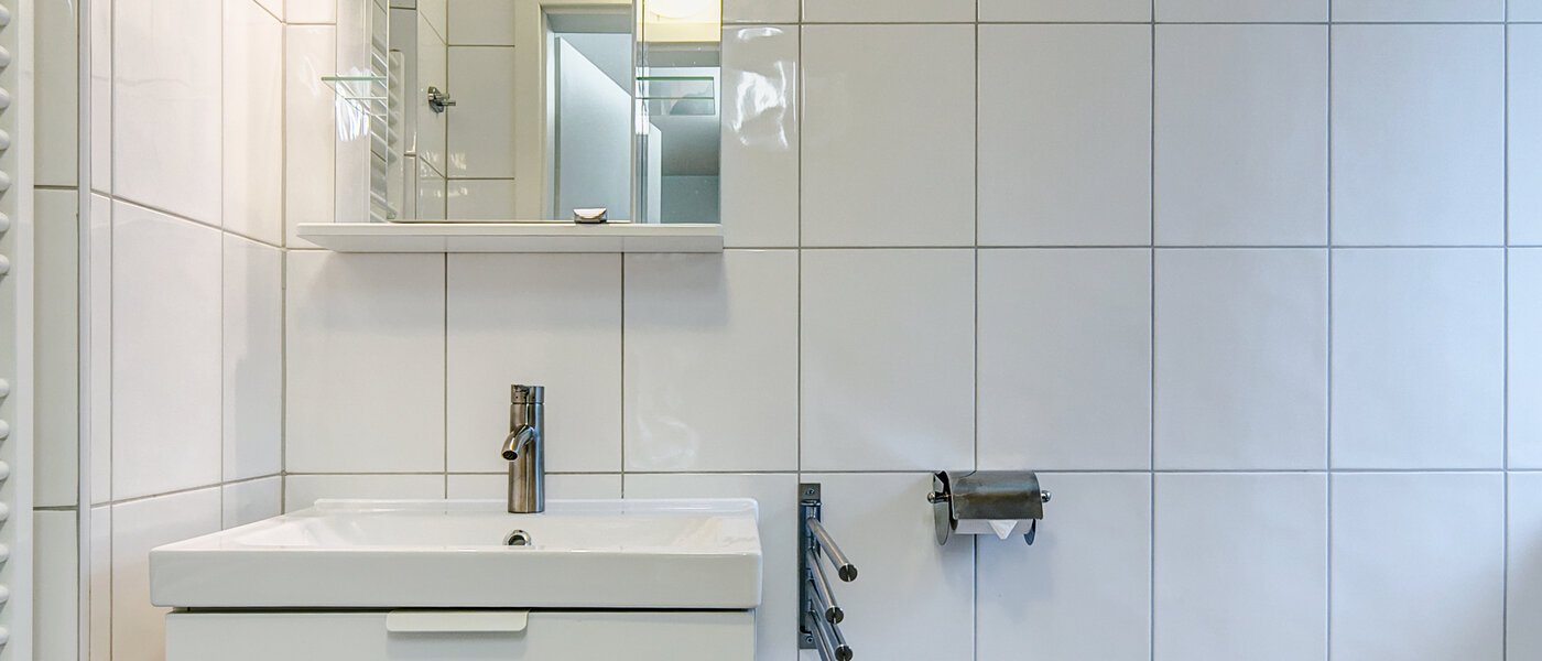 Gartenwohnung Gauting Stockdorf 01 Badezimmer 9728