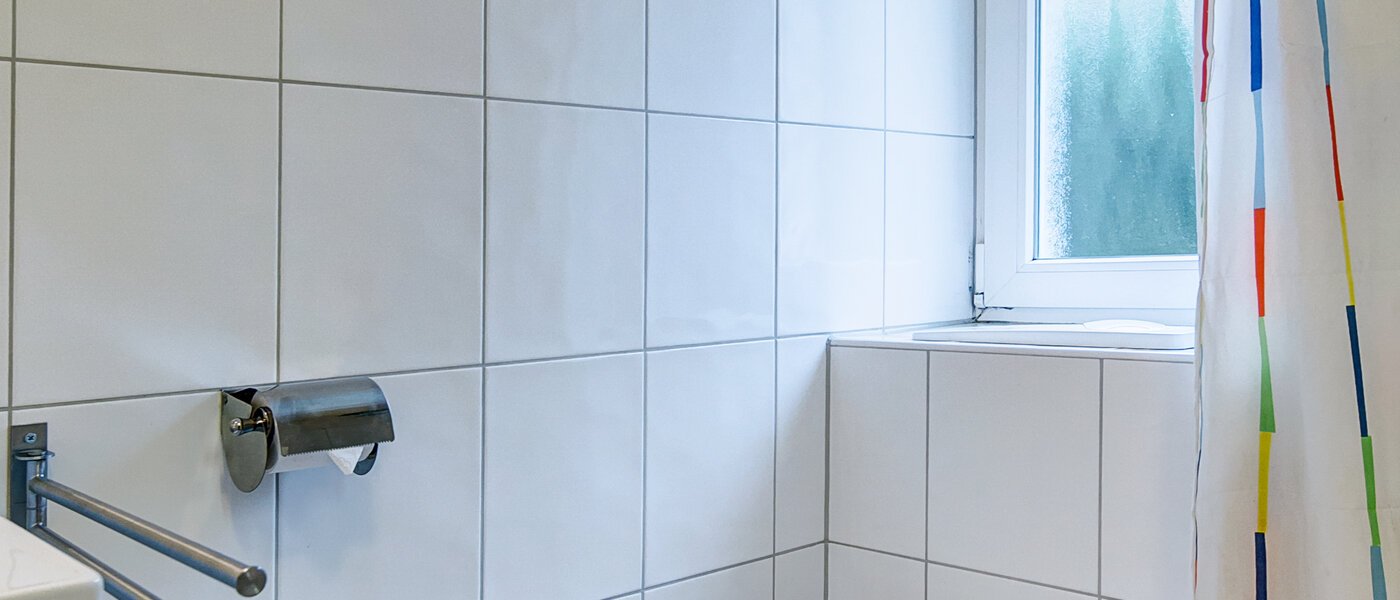 Gartenwohnung Gauting Stockdorf 02 Badezimmer 9728