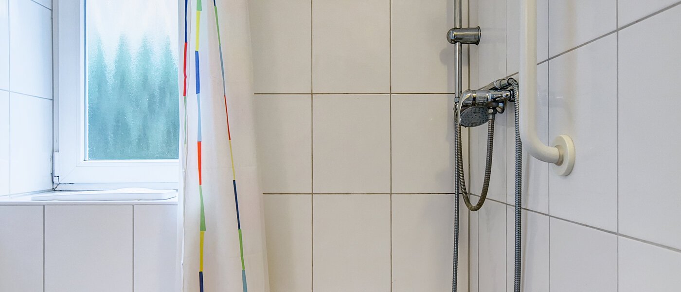 Gartenwohnung Gauting Stockdorf 03 Badezimmer 9728