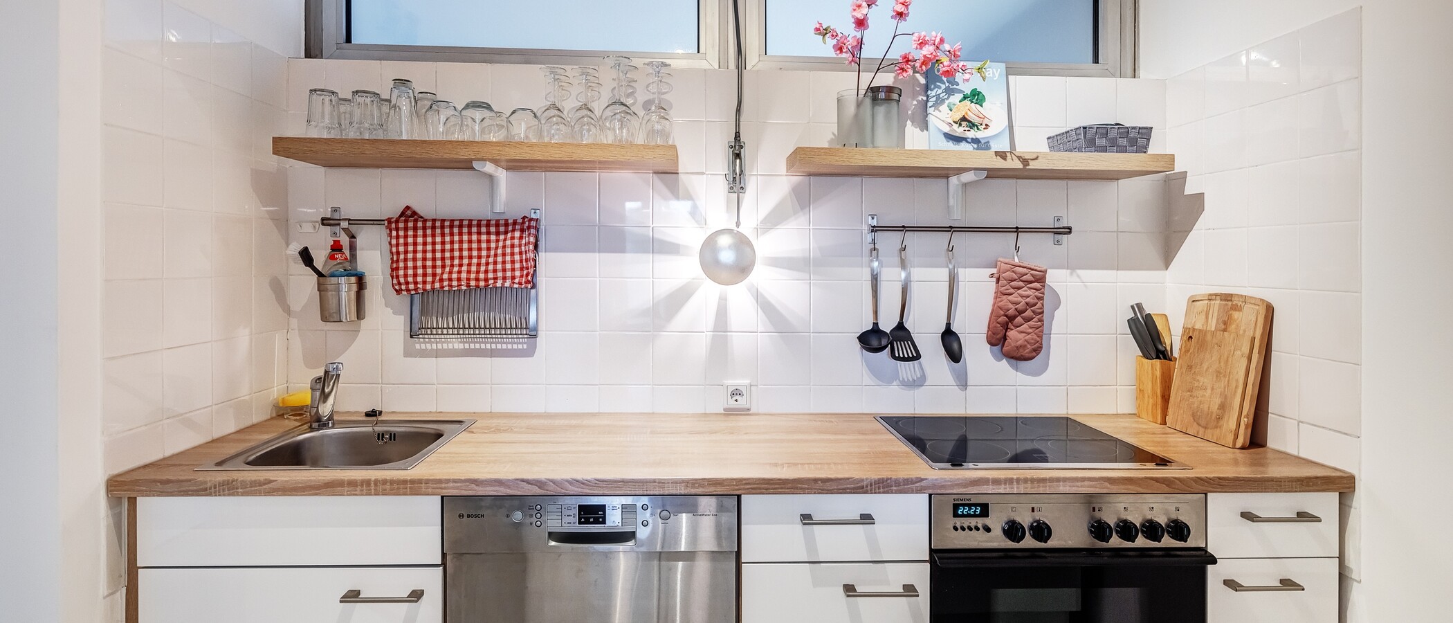 Wohnung München Schwabing-Nord (zw. Leopoldstraße & Englischen Garten) 03 Küche 9789
