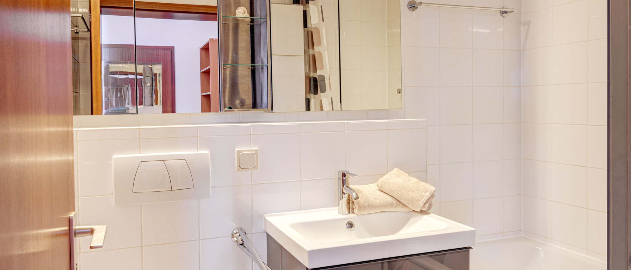 Dachgeschosswohnung Ottobrunn 01 Badezimmer 9824