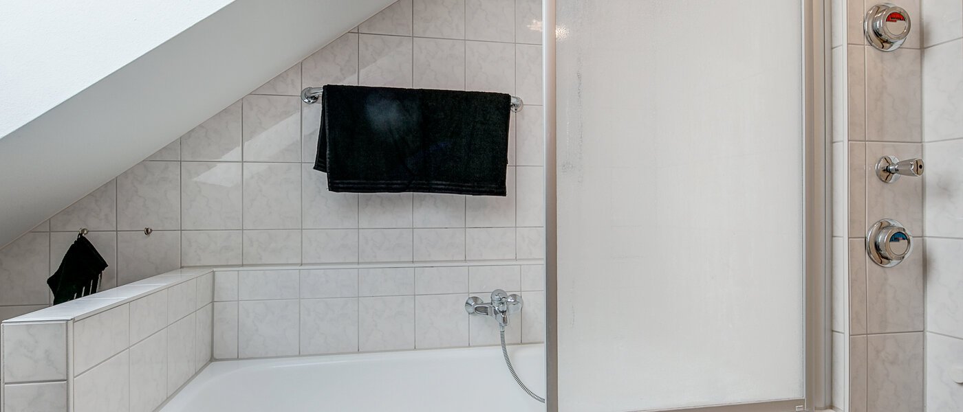 Wohnung Unterschleißheim 02 Badezimmer 9888