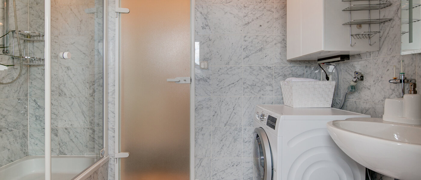 Dachgeschosswohnung München Thalkirchen 03 Badezimmer 9893