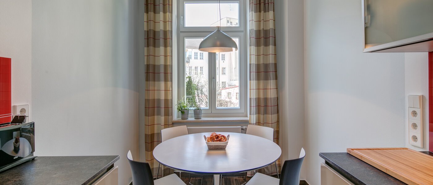 Wohnung München Gärtnerplatzviertel 02 Küche 9966