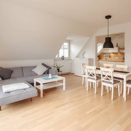 Dachgeschosswohnung mit 2 Zimmern | München-Lerchenau | 12556