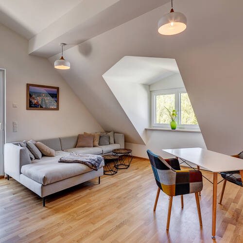 Dachgeschosswohnung mit 2 Zimmern | München-Trudering | 13137