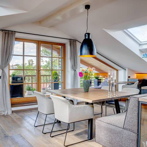 Dachgeschosswohnung mit 2 Zimmern | Holzkirchen | 13582