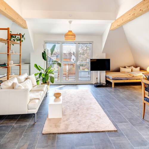 Dachgeschosswohnung mit 1 Zimmer | München-Trudering | 13853