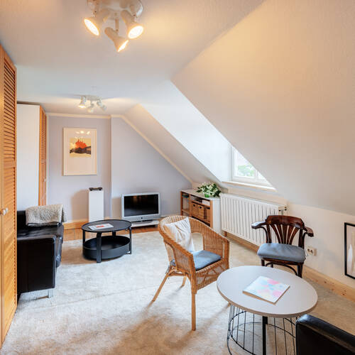 Dachgeschosswohnung mit 2.5 Zimmern | München-Pasing | 14002