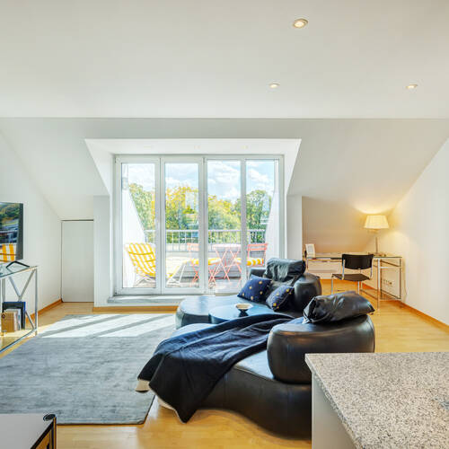 Dachgeschosswohnung mit 2 Zimmern | München-Bogenhausen | 14171