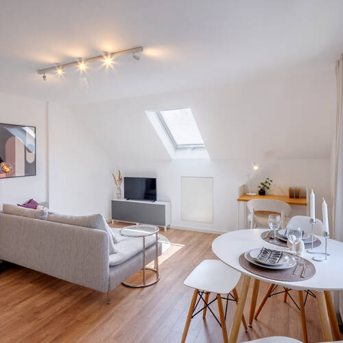 Dachgeschosswohnung mit 2 Zimmern | München-Bogenhausen | 14852