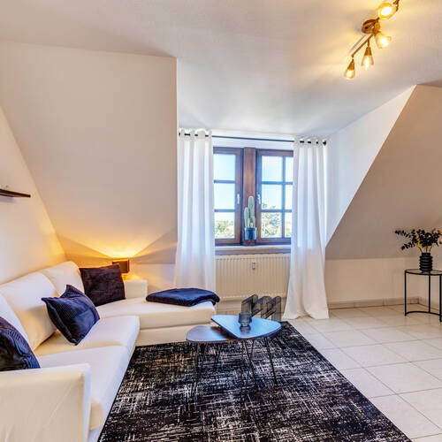 Dachgeschosswohnung mit 2 Zimmern | Eching | 15004
