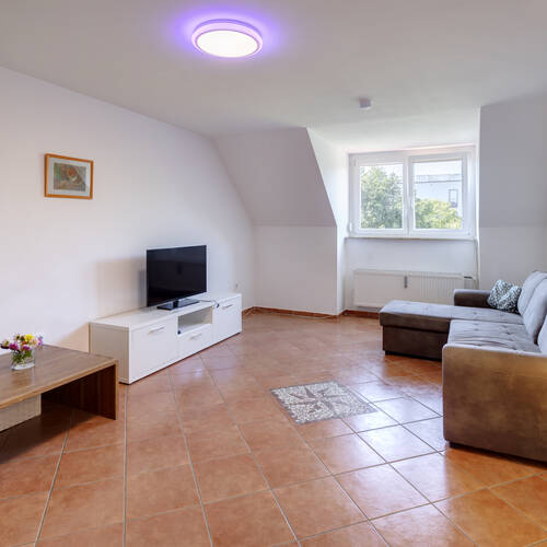 Dachgeschosswohnung mit 2 Zimmern | München-Trudering | 9072