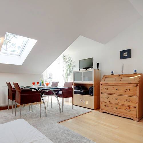 Dachgeschosswohnung mit 2.5 Zimmern | München-Feldmoching | 9344